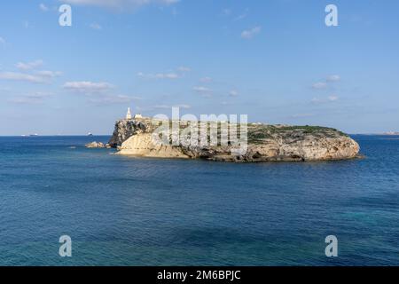 Blick auf St. Paul Island auf Malta an einem sonnigen und schönen Tag. Stockfoto