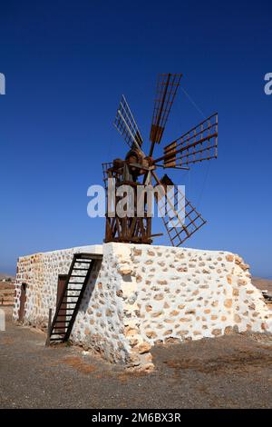 Alte Windmühle in der Nähe von Tefia, Fuerteventura, Kanarische Inseln, Spanien Stockfoto