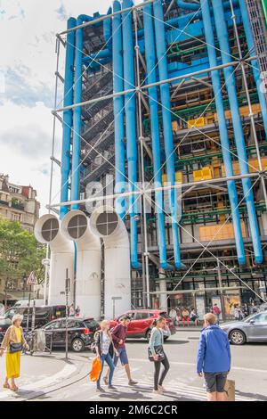 Zentrum Strassenszene vor der rÃ¼ckseite des georges pompidou Stockfoto