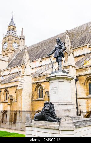 Oliver cromwell Gedenkstätte vor dem Palast von westminster Stockfoto