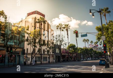 Hollywood Boulevard mit Walk of Fame, das Kress Gebäude in Los Angeles Stockfoto