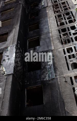 Krieg in der Ukraine, zerstörtes Gebäude nach dem Bombenanschlag. Borodyanka, Region Kiew, Ukraine 2022 Stockfoto