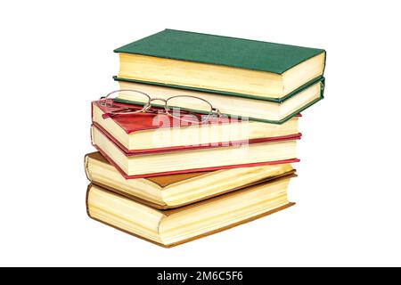 Auf einer weißen Fläche ist ein Haufen Bücher und Lesebrille Stockfoto