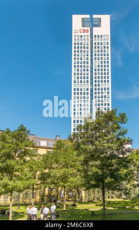 Lunck Break mit opernturm, ubs Bank, deutscher Hauptsitz im Hintergrund Stockfoto