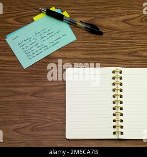 Spanisch; Erlernen der neuen Sprache schreiben der Wörter auf dem Notebook Stockfoto