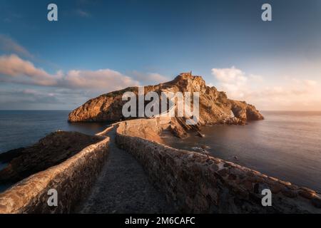 San juan de Gaztelugatxe bei Sonnenaufgang, Baskenland, Spanien Stockfoto