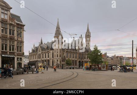 Gent, Flämische Region — Belgien. 22-08-2021. Blick auf den zentralen Platz von Gent. Herbstlandschaft Stockfoto