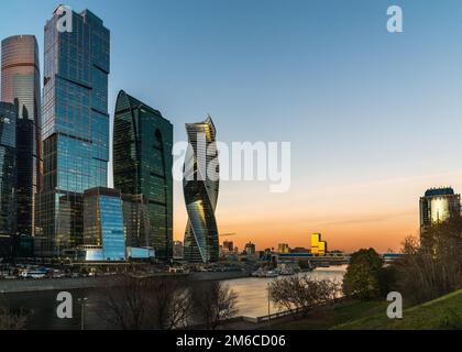 Moskau, Russland - November 2. 2017. Geschäftszentrum von Moskau bei Sonnenuntergang Stockfoto