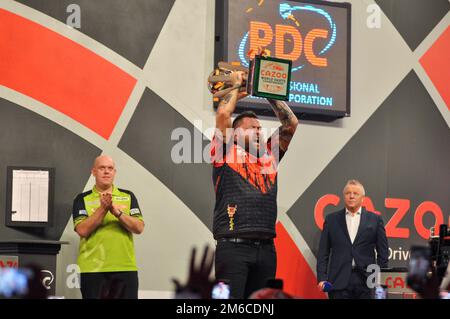 LONDON, VEREINIGTES KÖNIGREICH - JANUAR 3: Michael Smith of England reagiert am 7. Tag der Cazoo World Darts Championship im Alexandra Palace am 21. Dezember 2022 in London, England. (Foto: Pieter Verbeek/BSR Agency) Kredit: BSR Agency/Alamy Live News Stockfoto