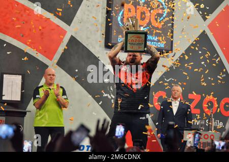 LONDON, VEREINIGTES KÖNIGREICH - JANUAR 3: Michael Smith of England reagiert am 7. Tag der Cazoo World Darts Championship im Alexandra Palace am 21. Dezember 2022 in London, England. (Foto: Pieter Verbeek/BSR Agency) Kredit: BSR Agency/Alamy Live News Stockfoto