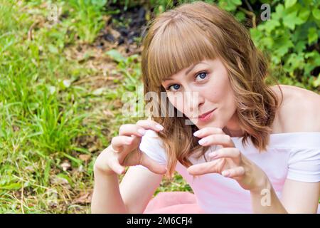 Porträt der jungen Frau mit blonden Haaren Stockfoto