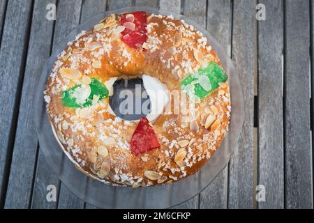 Drei Königskuchen (roscón de Reyes), spanischer weihnachtskuchen Stockfoto