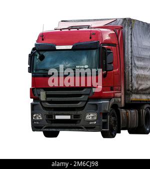 Ein Lkw mit rotem Fahrerhaus und Anhänger auf weißem Hintergrund Stockfoto