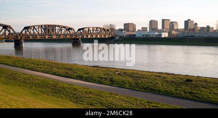 Einsamer Sonntagmorgen Msd River Downtown City Skyline Dayton Ohio Stockfoto