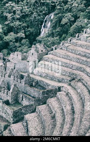 Ruinen einer alten Stadt auf dem Inka Trail nach Machu Picchu, Peru Stockfoto