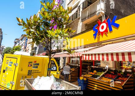 Ladenkette Istanbul. SOK Supermarkt, beliebter Markt, bekannt für seine niedrigen Preise und erschwingliche Lebensmittel. Kadikoy Istanbul Tukley Stockfoto