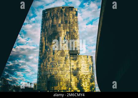 Schönes Licht auf die Gebäude wider Stockfoto