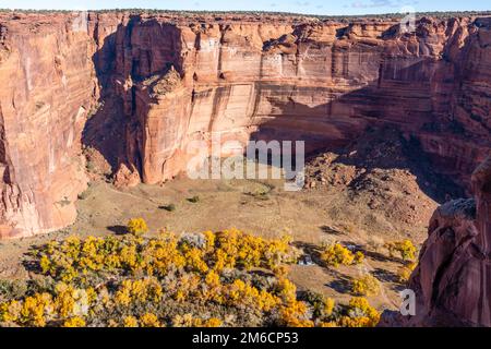 Foto vom Sliding House Overlook, Canyon de Chelly National Monument, Chinle, Arizona, USA. Stockfoto