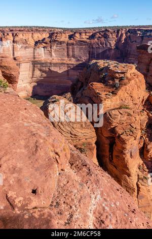 Foto vom Sliding House Overlook, Canyon de Chelly National Monument, Chinle, Arizona, USA. Stockfoto