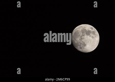 Waxing Gibbous Mond mit Kopie Raum Stockfoto