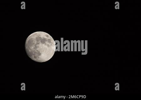 Waxing Gibbous Mond mit Kopie Raum Stockfoto