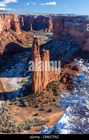 Foto vom Spider Rock Overlook, Canyon de Chelly National Monument, Chinle, Arizona, USA. Stockfoto