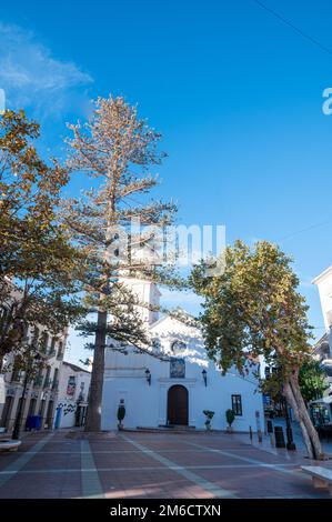 Nerja, Spanien : 2022. November 19 : Nerja, Spanien : 2022. November 22 : Kirche El Salvador in der Touristenstadt Nerja in Malaga, Spanien 2022. Stockfoto