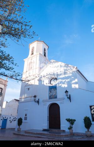 Nerja, Spanien : 2022. November 19 : Nerja, Spanien : 2022. November 22 : Kirche El Salvador in der Touristenstadt Nerja in Malaga, Spanien 2022. Stockfoto