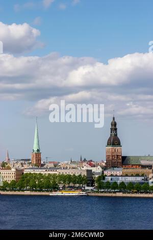 Blick auf Riga mit seinen alten Gebäuden und seiner historischen Architektur. Stockfoto