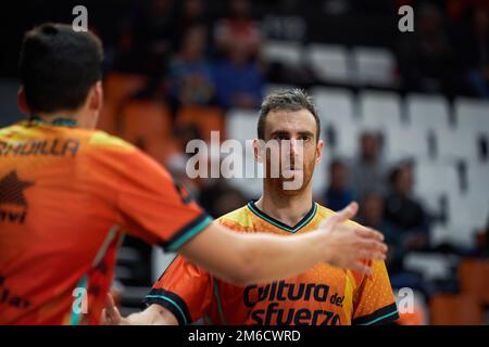 Valencia, Spanien. 03. Januar 2023. Victor Claver von Valencia Korb gesehen während der Liga Endesa J14 in der Fuente de San Luis Sporthalle. Valencia Basket 92:86 Carplus Fuenla Credit: SOPA Images Limited/Alamy Live News Stockfoto