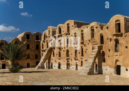 Kornspeicher eines Berberdorfs, auch bekannt als Sksar. Ksar Ouled Soltane, Tunesien Stockfoto