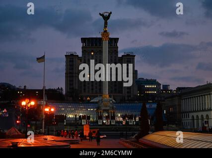 Kiew, Ukraine. 03. Januar 2023. Blick auf Kiews Independence Square, zentraler Platz. Die russische Armee führte massive Raketen- und Kamikaze-Drohnenangriffe auf die ukrainische Energieinfrastruktur durch. Russland marschierte am 24. Februar 2022 in die Ukraine ein und löste damit den größten militärischen Angriff in Europa seit dem Zweiten Weltkrieg aus Kredit: SOPA Images Limited/Alamy Live News Stockfoto