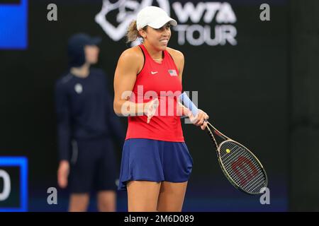 Sydney, Australien. 04. Januar 2023. Madison Keys aus den USA reagiert auf das Spiel zwischen Madison Keys aus den USA und Katie Swan aus Großbritannien am United Cup City Finals Day 7 in der Ken Rosewall Arena, Sydney Olympic Park Tennis Centre, Sydney, Australien, am 4. Januar 2023. Foto von Peter Dovgan. Nur redaktionelle Verwendung, Lizenz für kommerzielle Verwendung erforderlich. Keine Verwendung bei Wetten, Spielen oder Veröffentlichungen von Clubs/Ligen/Spielern. Kredit: UK Sports Pics Ltd/Alamy Live News Stockfoto