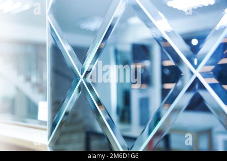 Glas, Spiegel Reflexion Formen und Schatten. Close-up Details. Stockfoto