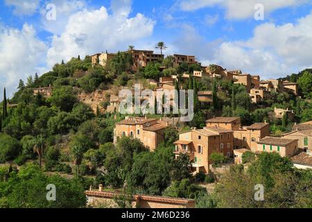 Panoramablick über die mediterrane Dorf Deja in Mallorca, Spanien Stockfoto