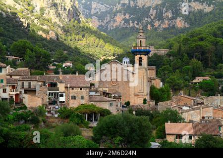 Pfarrkirche Sant Bartomeu in Valldemossa, Mallorca, Balearen, Spanien Stockfoto