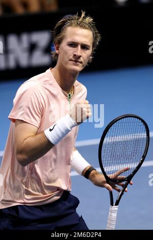 Adelaide, 3. Januar 2023. Sebastian Korda aus den Vereinigten Staaten reagiert an einem Punkt während des Adelaide International Tennis-Spiels zwischen Andy Murray aus Großbritannien und Sebastian Korda aus den Vereinigten Staaten auf dem Memorial Drive am 03. Januar 2023 in Adelaide, Australien. Kredit: Peter Mundy/Speed Media/Alamy Live News Stockfoto