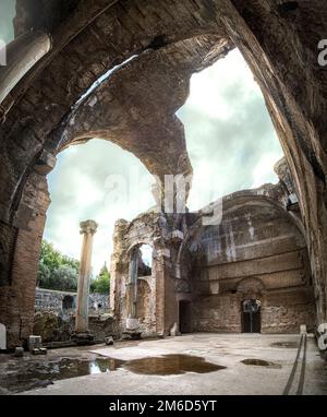 Tivoli Villa Adriana Roofloser römischer Tempel keine Decke der Grand Thermae oder Grandi Terme in der Hadrians Villa in Rom Latium - UNESCO-Weltkulturerbe Stockfoto