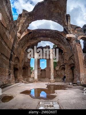 Tivoli Villa Adriana Roofloser römischer Tempel keine Decke der Grand Thermae oder Grandi Terme in der Hadrians Villa in Rom Latium - UNESCO-Weltkulturerbe Stockfoto