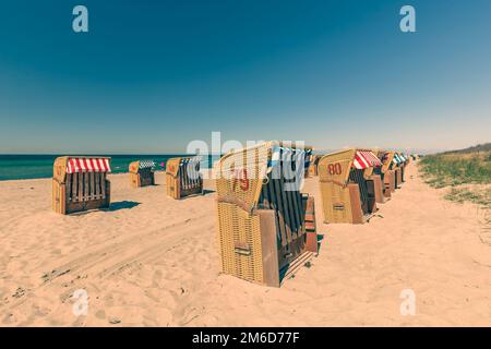 Strandkörbe am Ostseestrand Stockfoto