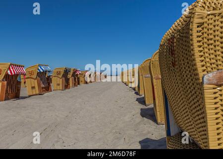 Strandkörbe am Ostseestrand Stockfoto