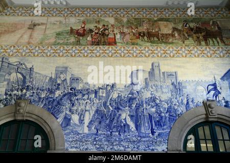 Berühmte Innenwand des Bahnhofs Sao Bento Minho. Porto Stockfoto