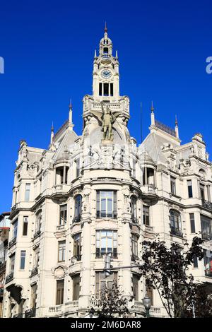 Traditionelle Fassaden, farbenfrohe Architektur in der Altstadt von Porto Stockfoto