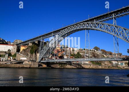 Brücke Dom Luis I über den Fluss Douro in Porto Stockfoto