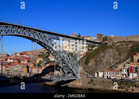 Brücke Dom Luis I über den Fluss Douro in Porto Stockfoto