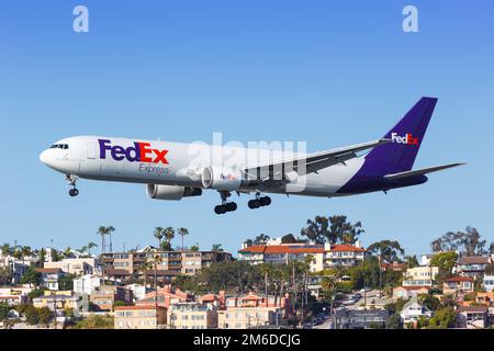 FedEx Express Boeing 767-300F Flugzeug San Diego Flughafen Stockfoto