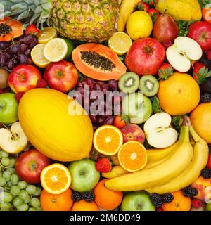 Obstsammlung Lebensmittel Hintergrund quadratische Äpfel Orangen Zitronen frisches Obst Stockfoto