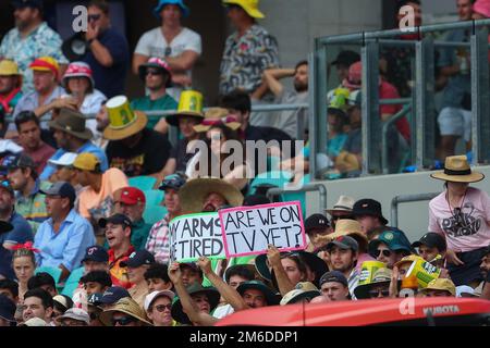 Sydney, Australien. 4. Januar 2023; Sydney Cricket Ground, Sydney, NSW, Australien: International Cricket, Dritter Test, Australien gegen Südafrika Tag 1; D Fans zeigen ihre Banner Credit: Action Plus Sports Images/Alamy Live News Stockfoto