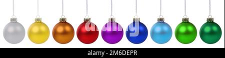Farbenfrohe Weihnachtskugeln in einer isolierten Reihe Stockfoto
