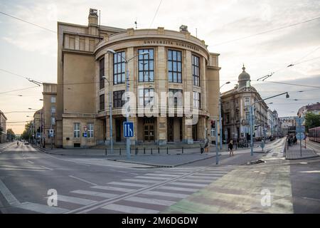 Sonnenuntergang im Universitätsgebäude im Zentrum von Bratislava Stockfoto